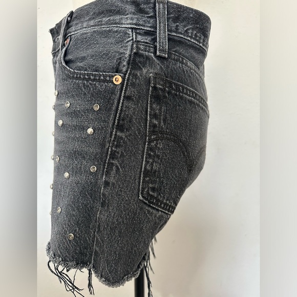 Levi’s Premium Wedgie Fit Shorts - Picture 2 of 8